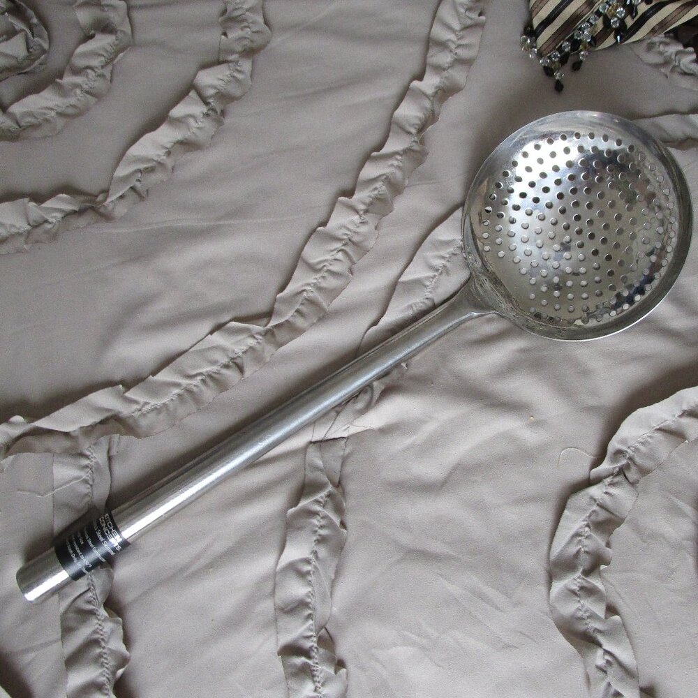 NWT 18 inch stainless steel strainer scoop